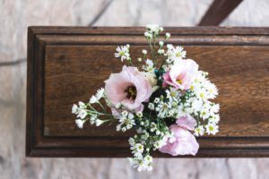 ¿Cuáles son los materiales más contaminantes en un funeral?